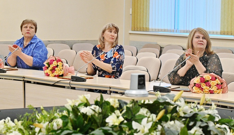 В Калуге наградили лучших учителей, наставников и меценатов