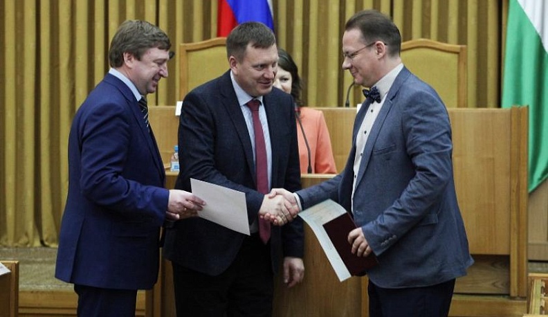 В Калуге выпускникам Президентской программы вручили дипломы 