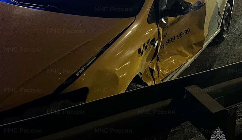 Такси и иномарка столкнулись в Калуге