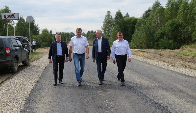 Министр дорожного хозяйства Калужской области оценил качество строительства дороги между сёлами