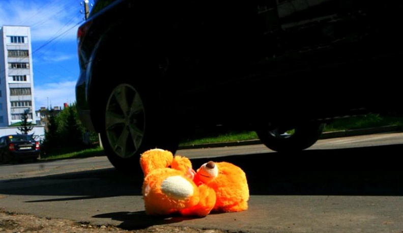 В Обнинске автомобилистка сбила двухлетнего мальчика у детской площадки