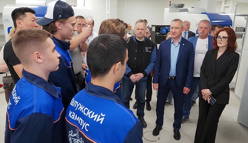 Губернатор Владислав Шапша и ректор МГТУ им. Н.Э. Баумана Михаил Гордин посетили Федеральный технопарк
