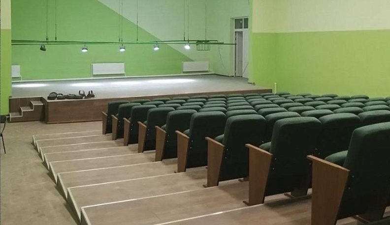 Село Закрутое,  зрительный зал  в ДК после ремонта.