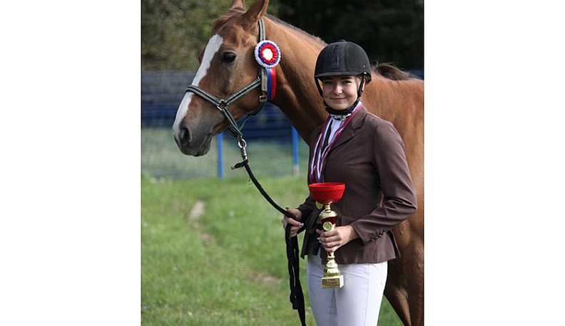 Всадница в строгом пиджачке