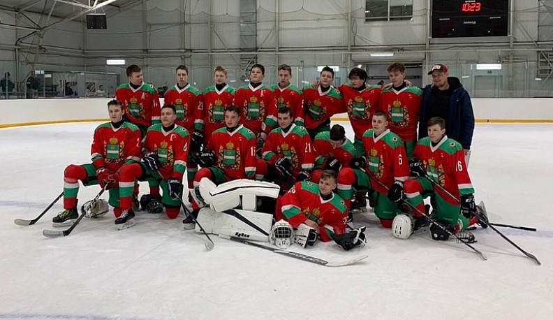 Калужские хоккеисты одержали первую победу на турнире «Золотая шайба»