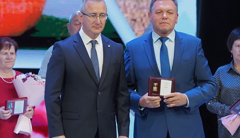 Владислав Шапша наградил лучших работников АПК Калужской области в преддверии профессионального праздника