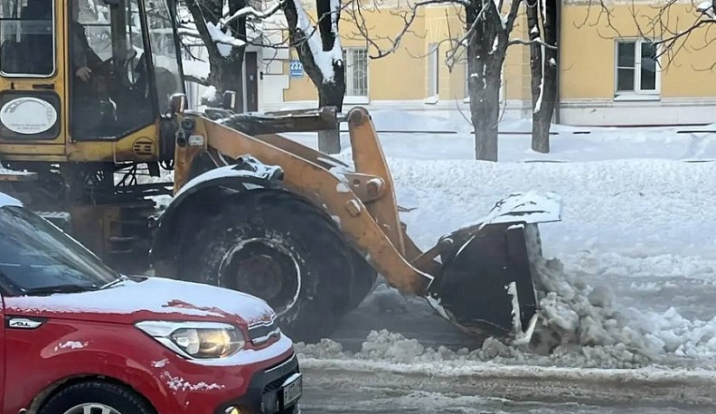 Движение транспорта на Московской улице в Калуге ограничено из-за аварии на водоканале