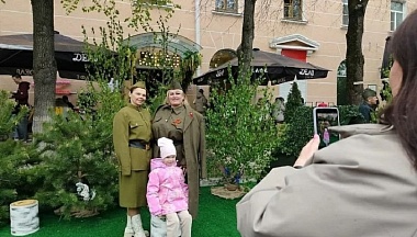 10 тысяч человек отметили День Победы на Театральной площади в Калуге