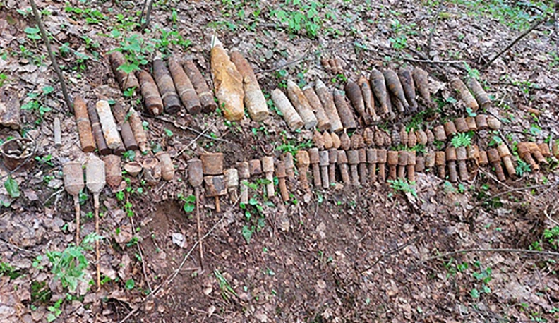 Боеприпасы и личные вещи солдат, поднятые в ходе поисковых работ вместе с останками  на Извольской земле.