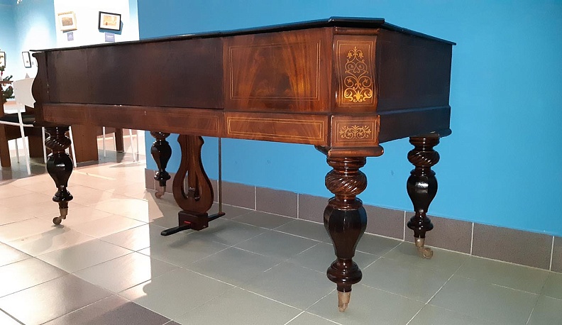 Дедушка рояля