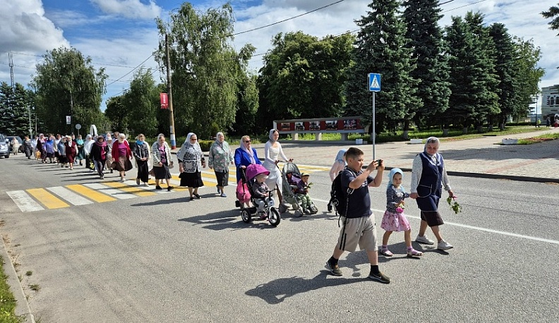 В Перемышле прошёл крестный ход в Духов день
