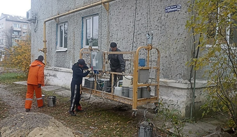 Калужские строители продолжают восстанавливать Первомайск