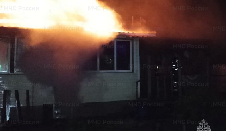 Ночью в Козельском районе загорелся жилой дом