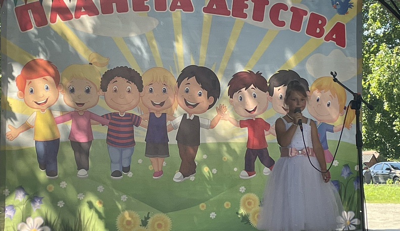 В Думиничах прошел районный фестиваль детского творчества «Краски лета»