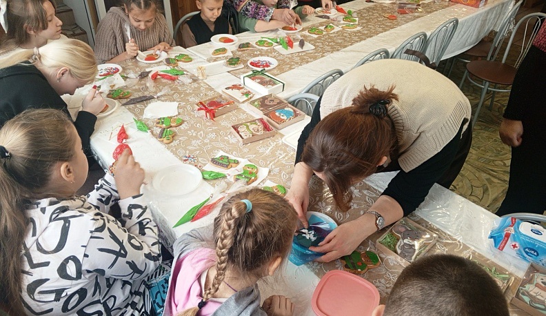 Жители Барятино подготовили подарки защитникам Отечества