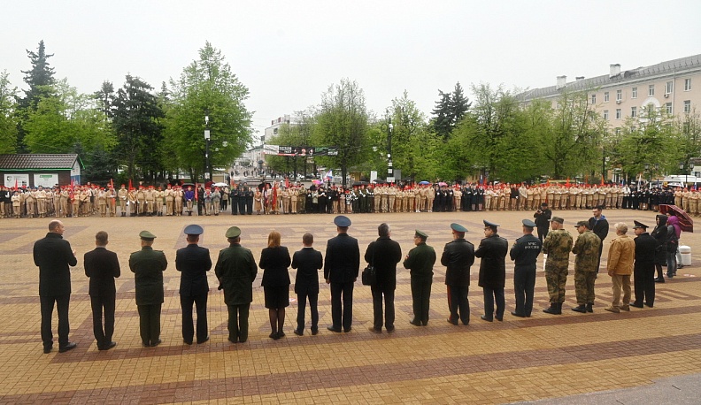 В Калуге прошел смотр строя и песни среди юнармейцев и учеников кадетских классов