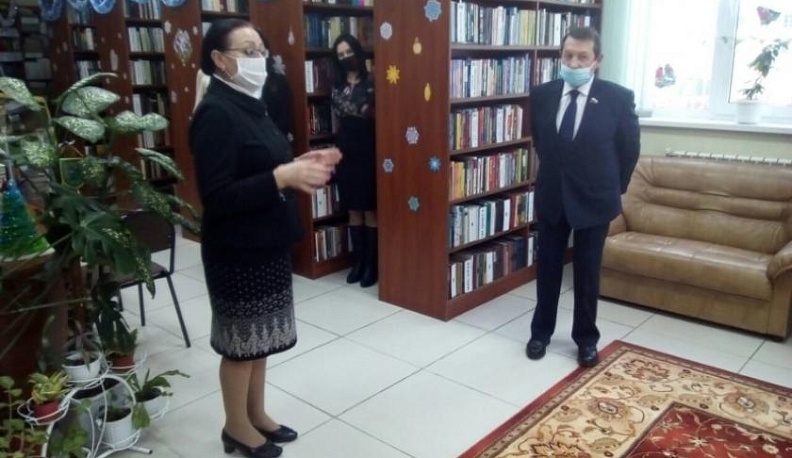 Депутат Госдумы Геннадий Скляр побывал в библиотеке для слепых в Калуге