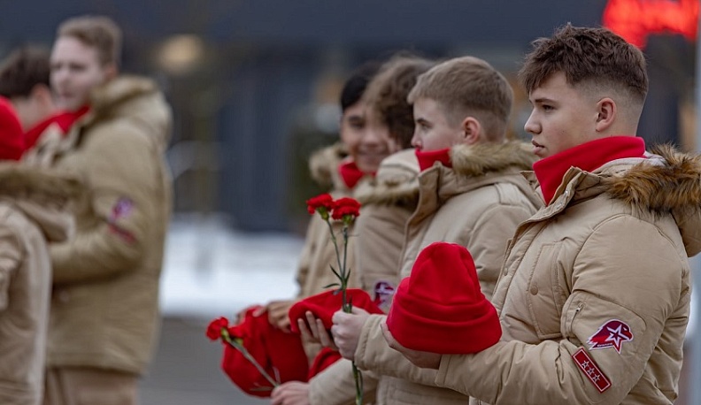 На площади Победы в Калуге почтили память погибших героев