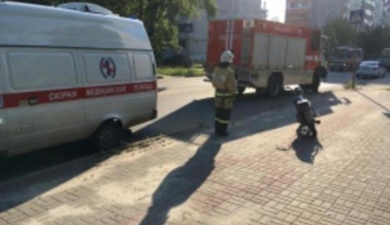 В Калуге мотоциклист налетел на бордюр и перевернулся