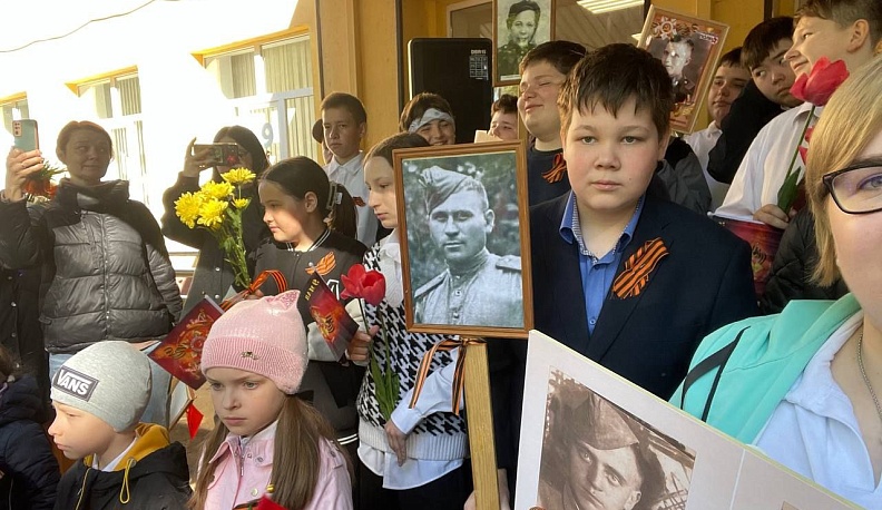 Бессмертный полк прошел в тарусской школе