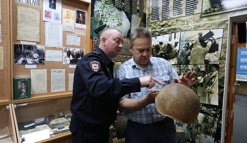 Константин Голубев и директор музея УМВД  России по Калужской области Андрей Сергеев.