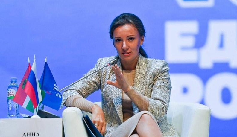 Анна Кузнецова высказалась против принудительной вакцинации и за очное обучение школьников