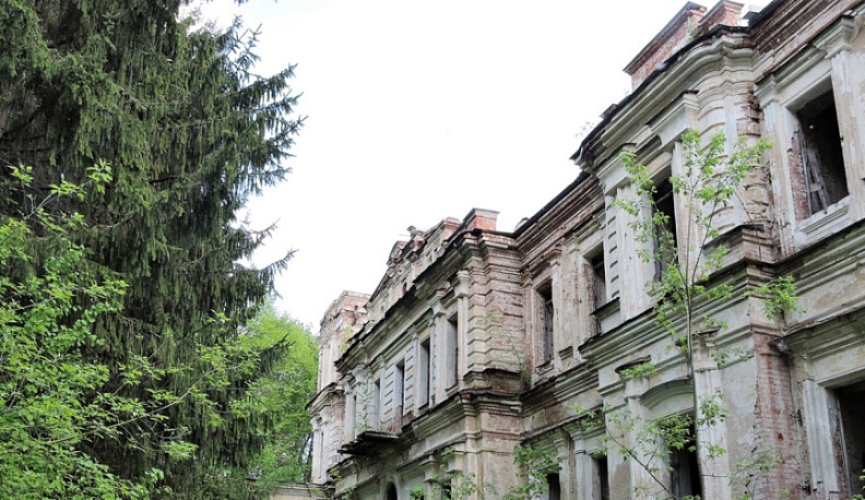 Владислав Шапша и Игорь Угольников приняли участие в субботнике в Юхновском районе