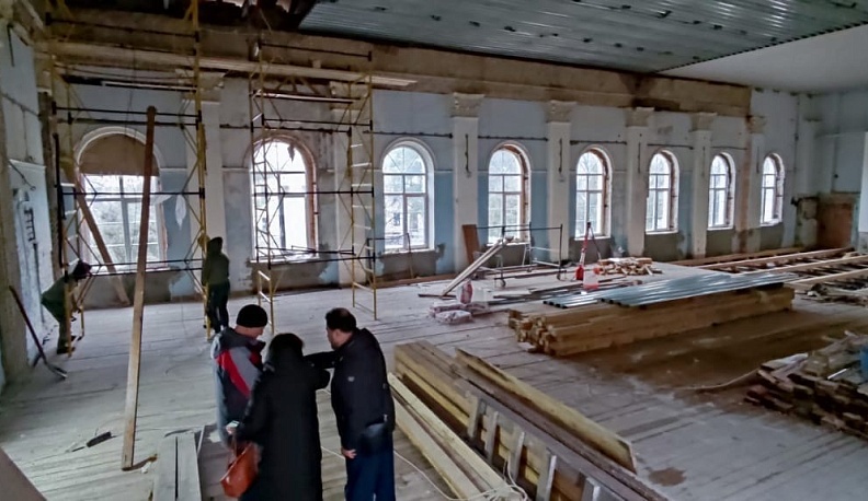 В Калуге ремонтируют сцену Танеевского зала