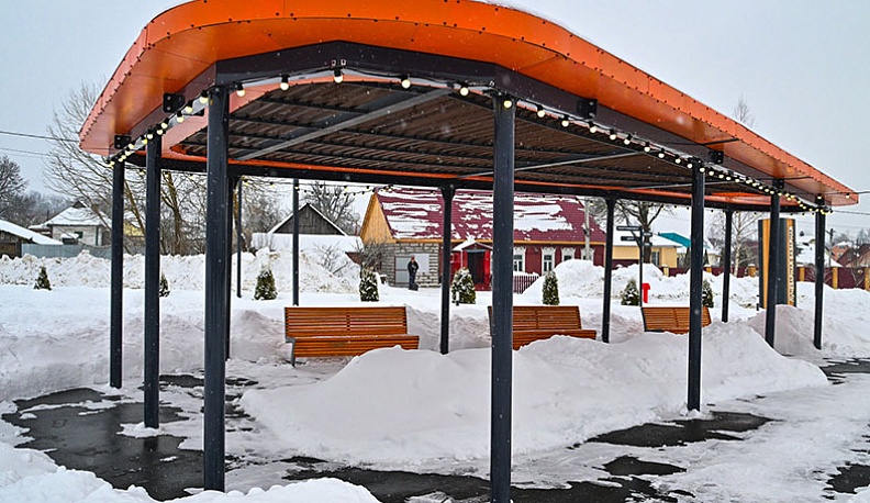  Лучезарная базарная площадь в Сухиничах.