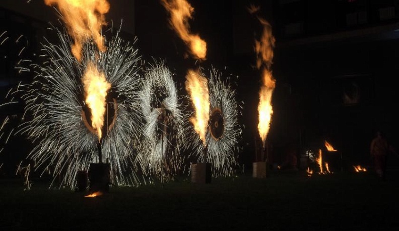 Фестиваль «Угра Fest» завершился красочным файер-шоу