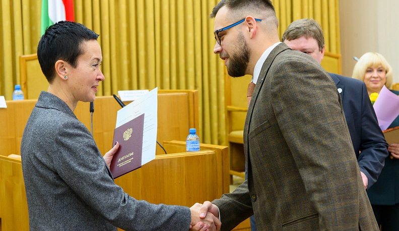 В Калуге вручили дипломы выпускникам Президентской программы подготовки управленцев