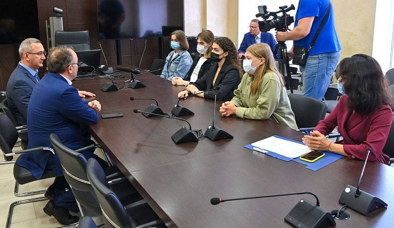 Владислав Шапша встретился с будущими медиками