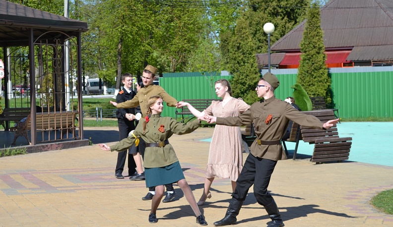 Кировская молодежь приняла участие в акции «Вальс Победы»