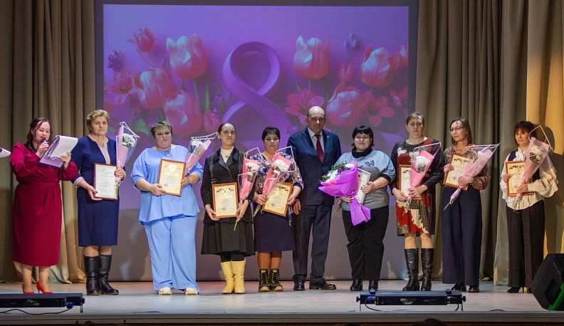 Жительниц Жиздринского округа поздравили с наступающим праздником