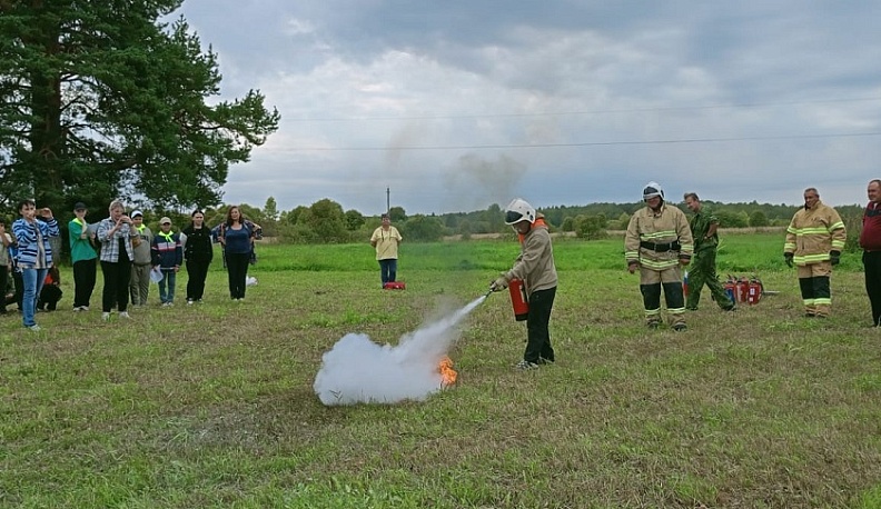 Школьники из Износковского района познакомились с профессией пожарных 