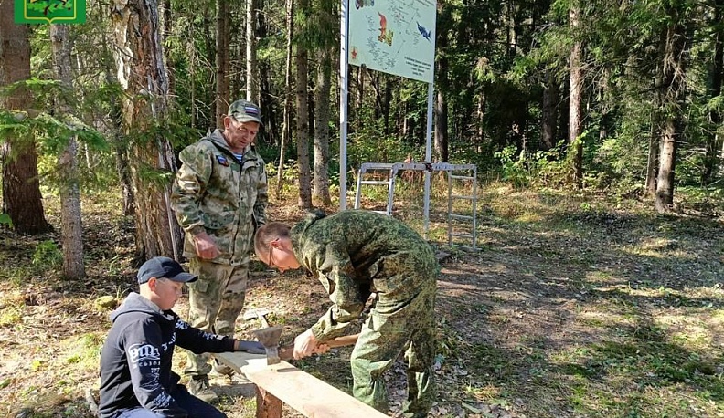 Учащиеся сельской школы Мещовского района шефствуют над памятным местом