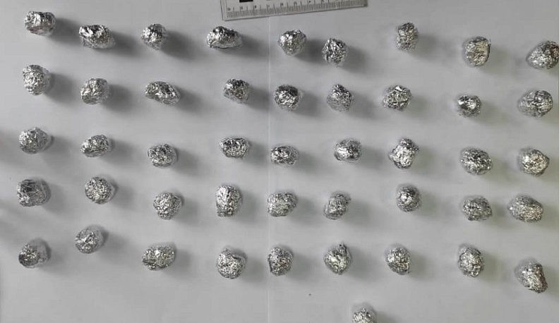 В Калуге задержали иностранку с 74 свертками героина