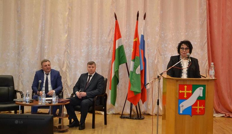 В этом году в Дзержинском районе планируют установить новые тротуары и дорожные знаки