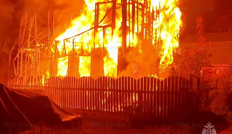 Ночью в Тарусском районе сгорела дача