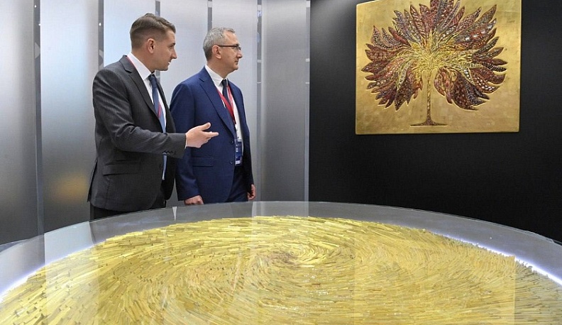 Стенд Калужской области на ПМЭФ украсила работа итальянского мозаичиста