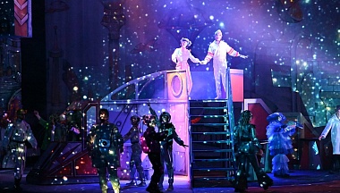 В Калуге облсовпроф организовал в драмтеатре новогодний праздник для более двух тысяч детей из области 