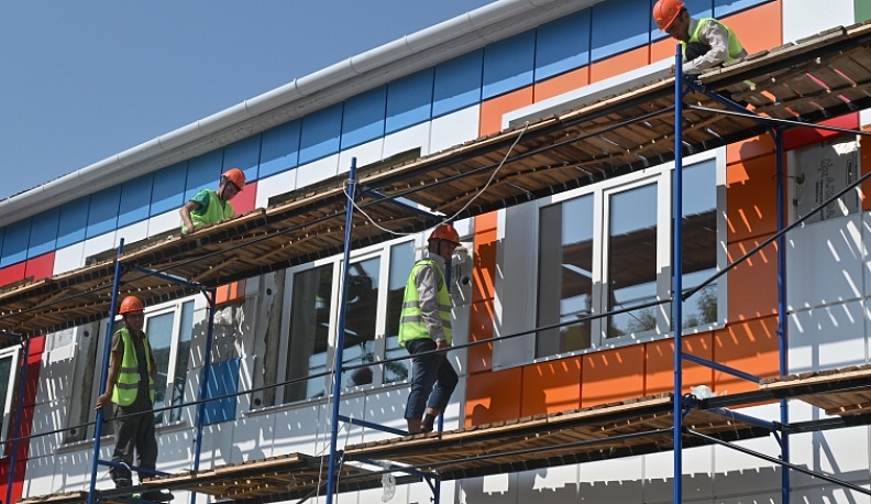 Владислав Шапша оценил капремонт в Перемышльском детском саду