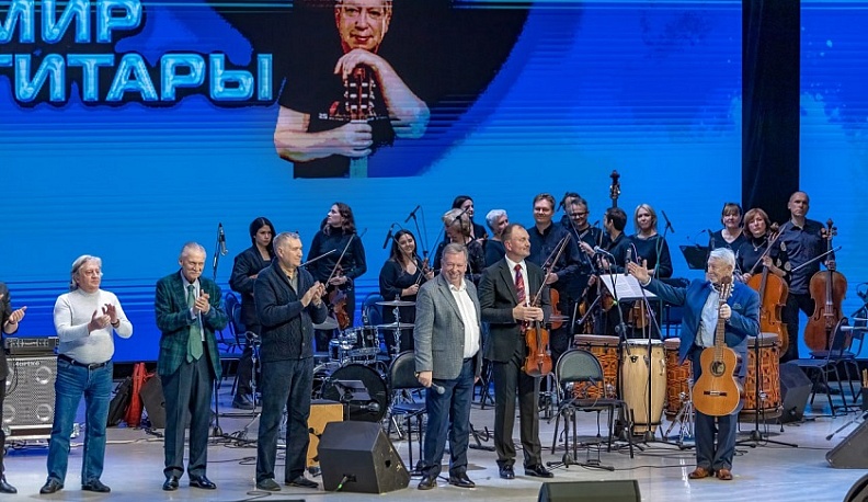 За особые заслуги перед Калужской областью отметили создателя «Мира гитары» Олега Акимова