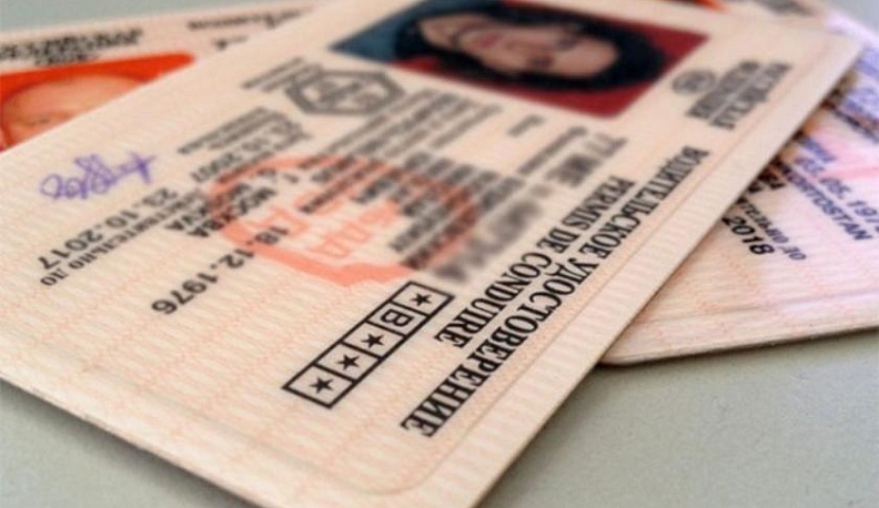 Попавшегося с поддельными правами водителя отправили в автошколу