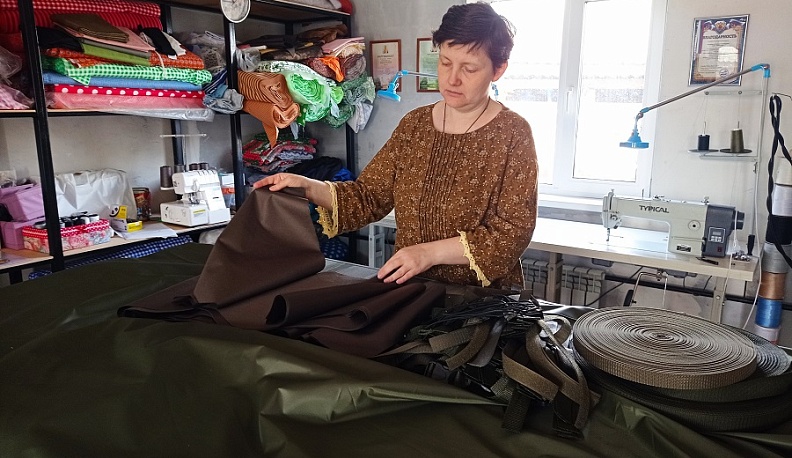Самозанятая из Людиновского района шьёт для участников СВО много полезных вещей