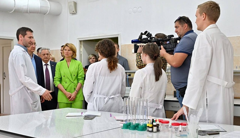 Владислав Шапша обсудил с министром сельского хозяйства РФ Оксаной Лут проблему кадров в сфере АПК