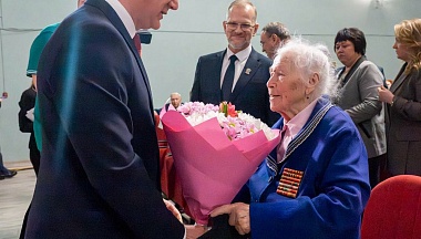 Губернатор выразил восхищение активной жизненной позицией ветерана из Людинова