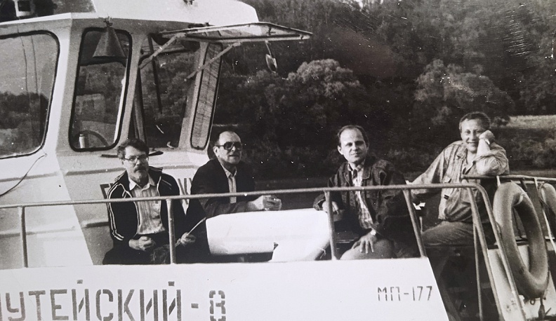 Журналисты газеты «Весть»: Алексей Золотин, Владимир Чухрий, Александр Трусов, Александр Грищенко. Поездка по Оке. 1993 г.