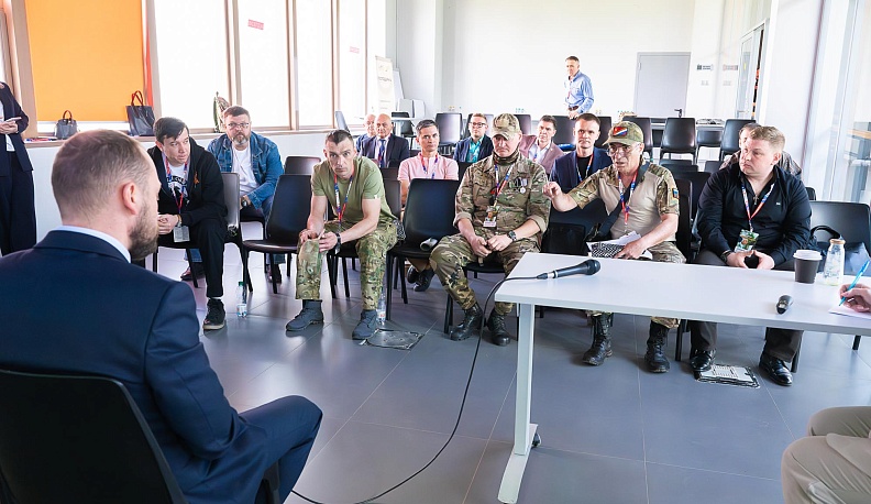 В Калуге Александр Шляпников встретился с участниками региональной программы «Герои земли Калужской» в рамках мероприятия «Время бизнес-героев»