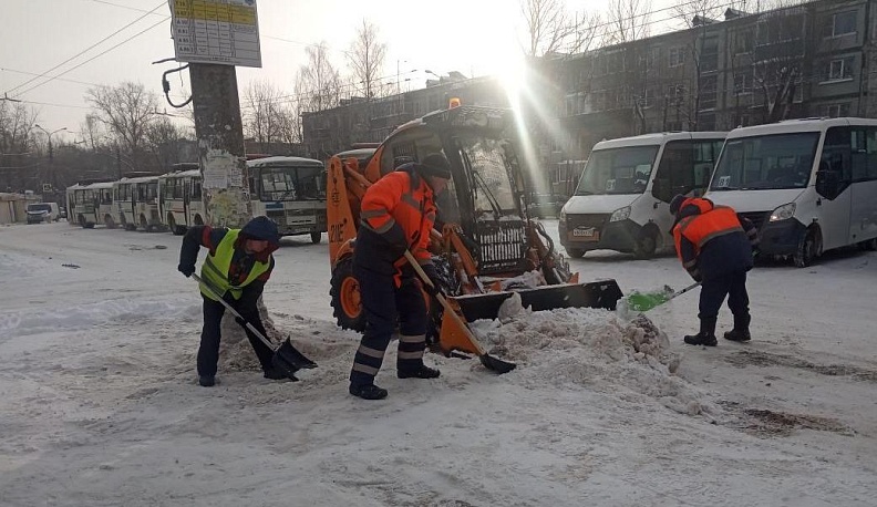За сутки коммунальщики вывезут снег с девяти улиц Калуги 